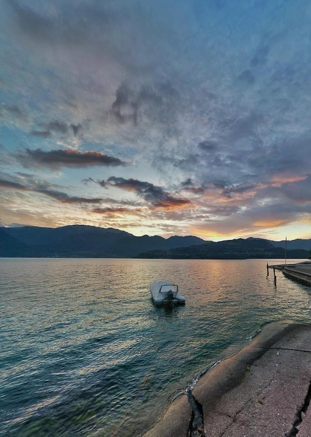 Villa Riva Lago - Apartment With Parking Tavernola Bergamasca Exterior photo